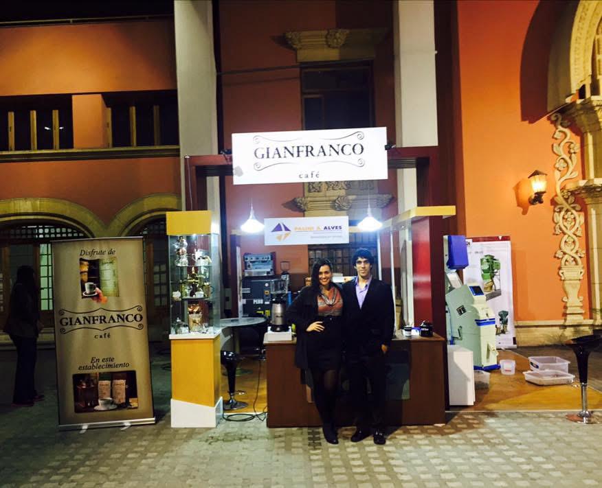 Stand de feria con demostración de café