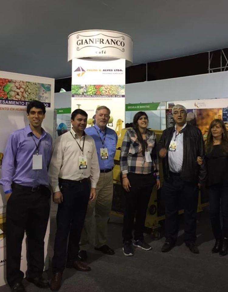 Stand de feria con equipamiento industrial